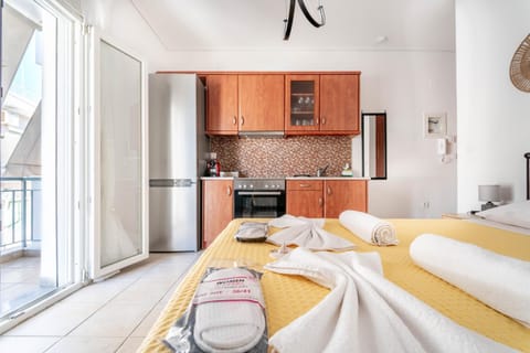 Bed, Kitchen or kitchenette