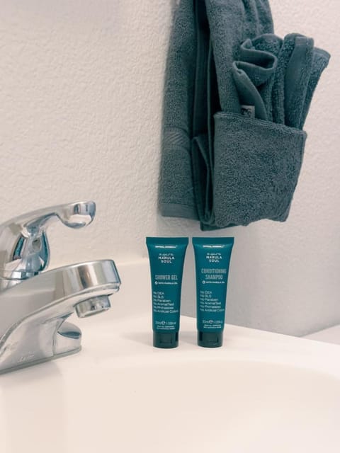 Cozy cabin Steps from Lake and Board walk, 5 min RMNP, Moose Lodge Studio Cabin in Grand Lake