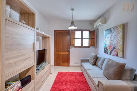 Communal lounge/ TV room, TV and multimedia, Living room, Seating area, Evening entertainment, fireplace, wardrobe