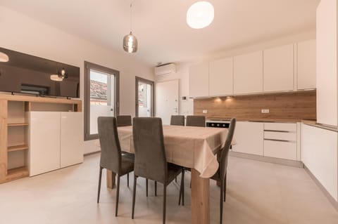 Kitchen or kitchenette, kitchen