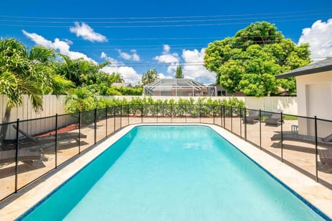 4 BD 3BA Heated Pool Close to Beach House in Boca Raton