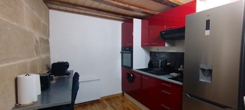 Coffee/tea facilities, Kitchen or kitchenette, microwave, oven, stove, toaster, kitchen