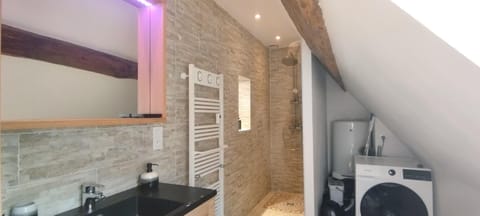 Shower, Bathroom, hair dryier, washing machine, dryer