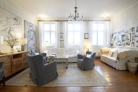 Living room, Photo of the whole room, Seating area