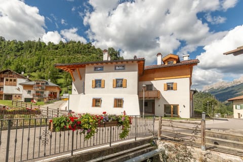 Property building, View (from property/room), River view