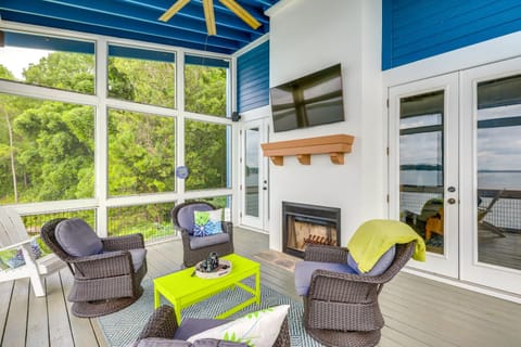 Boat Dock and Stunning Views Lake Martin Retreat! House in Lake Martin