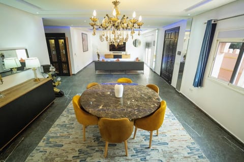 Living room, Seating area, Dining area, minibar, air conditioner