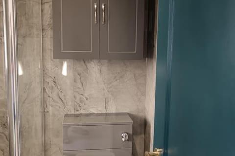 High Wycombe 1-Bed Apt Sleeps 3 & Private Parking Apartment in High Wycombe