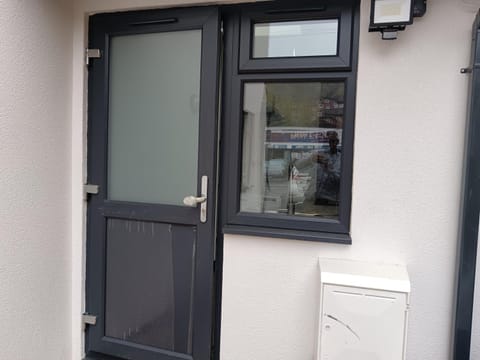 High Wycombe 1-Bed Apt Sleeps 3 & Private Parking Apartment in High Wycombe