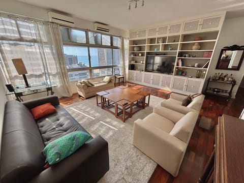 Spacious 4 Bedroom Apartment at Leblon Beach with Sea View Apartment in Rio de Janeiro