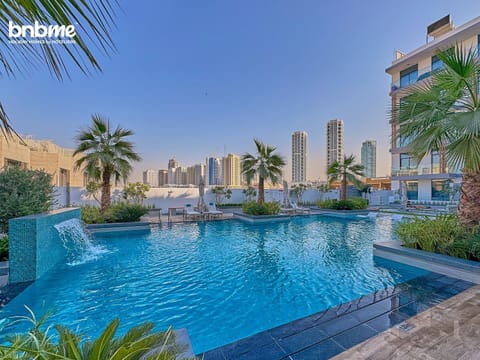 Property building, Day, Natural landscape, City view, Swimming pool, sunbed
