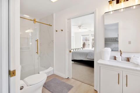 Castlewood Retreat at Big Bear Central Modern Family Chalet House in Big Bear