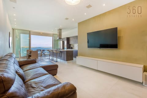 Communal lounge/ TV room, Living room, Seating area, Evening entertainment