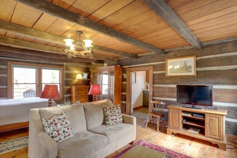 Scenic Hot Springs Retreat Near Appalachian Trail! Apartment in Hot Springs