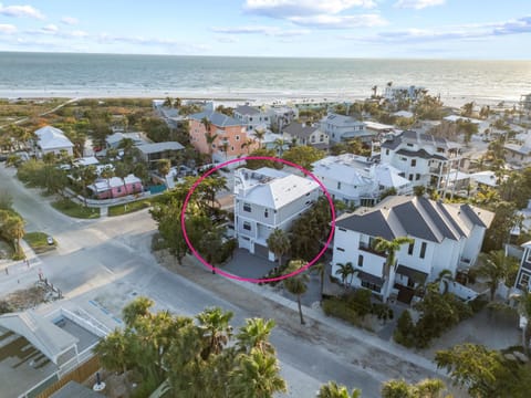 Property building, Neighbourhood, Natural landscape, Bird's eye view, Beach, Sea view, Location