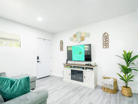 Dora's Haven Getaway-Cozy 1Bedroom with Boat or Camper Parking- Free Apartment in Mount Dora