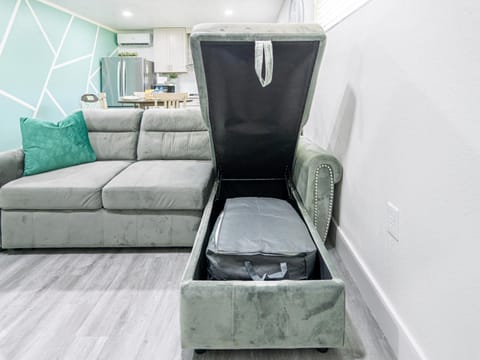 Dora's Haven Getaway-Cozy 1Bedroom with Boat or Camper Parking- Free Apartment in Mount Dora