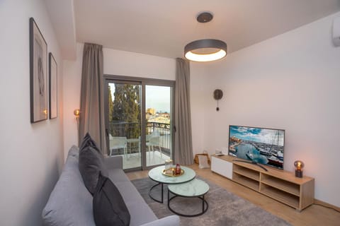 TV and multimedia, View (from property/room), Balcony/Terrace, Living room, Seating area