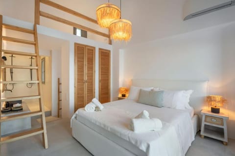 Bed, Photo of the whole room, Bedroom, wardrobe, air conditioner