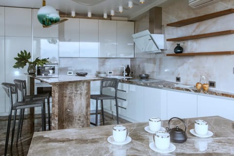 Photo of the whole room, Dining area, kitchen