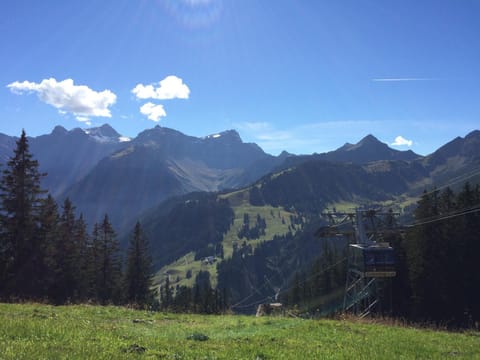 Nearby landmark, Spring, Off site, Day, Neighbourhood, Natural landscape, Summer, Hiking, Cycling, Autumn, Location