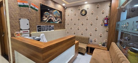 Bathroom, TV and multimedia, Living room, Seating area