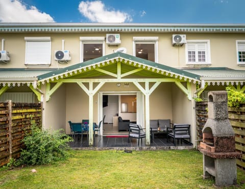 Property building, Patio, Day