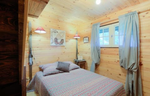 Authentic mountain cabin with river at 900m lake Cabin in Xonrupt-Longemer