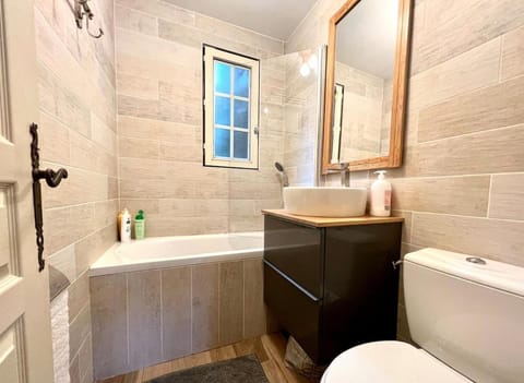 Authentic mountain cabin with river at 900m lake Cabin in Xonrupt-Longemer