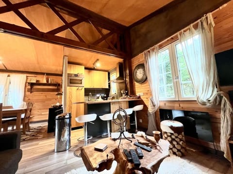 Authentic mountain cabin with river at 900m lake Cabin in Xonrupt-Longemer