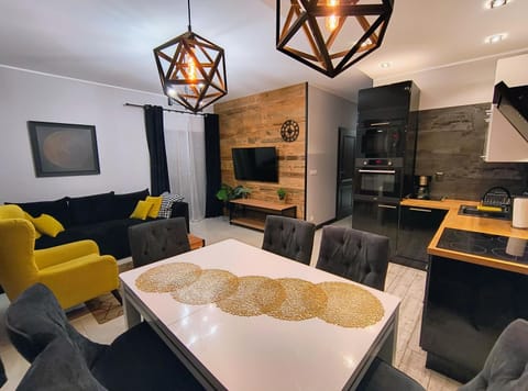 TV and multimedia, Coffee/tea facilities, Kitchen or kitchenette, Living room, Seating area, Dining area