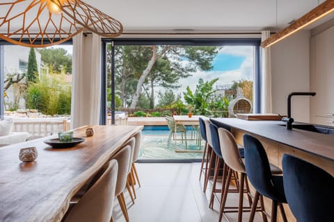 Dining area, Swimming pool