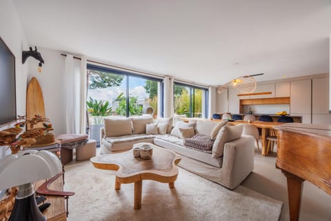 Living room, Seating area