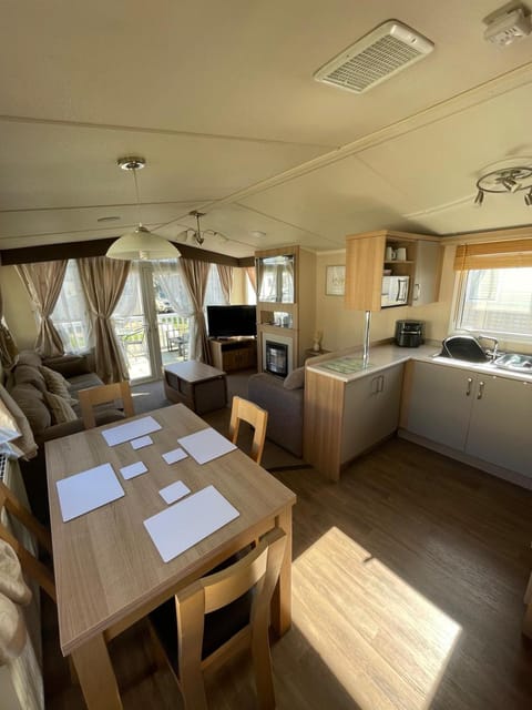 Living room, Dining area, kitchen