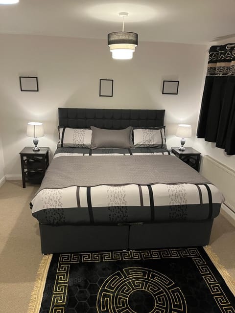 Tardis Townhouse - Spacious and Comfortable Apartment in Derby