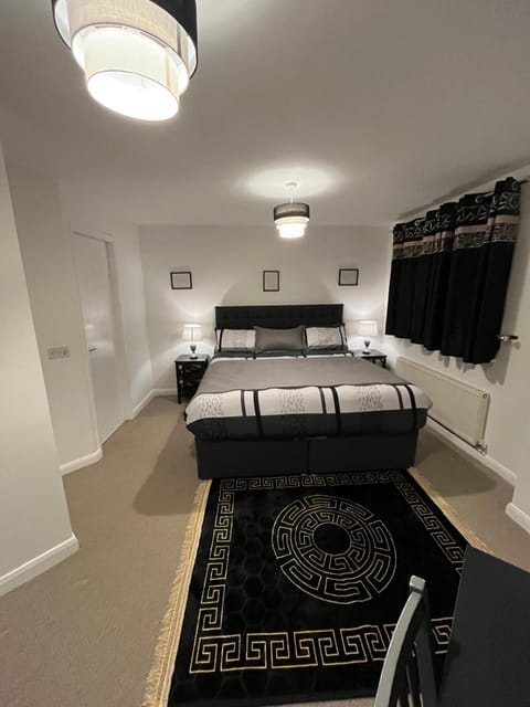 Tardis Townhouse - Spacious and Comfortable Apartment in Derby