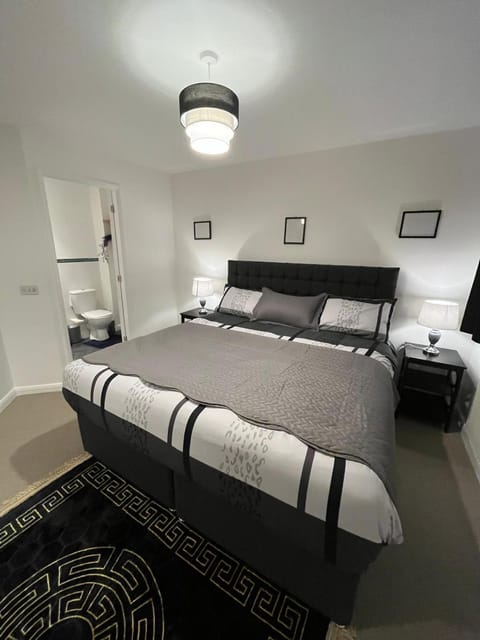 Tardis Townhouse - Spacious and Comfortable Apartment in Derby