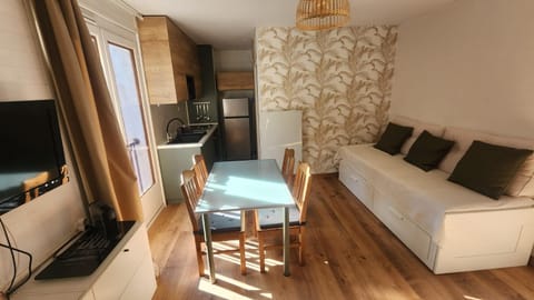 TV and multimedia, Kitchen or kitchenette, Living room