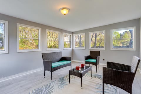 Close to Shopping Pet-Friendly Lawrenceville Home House in Lawrenceville