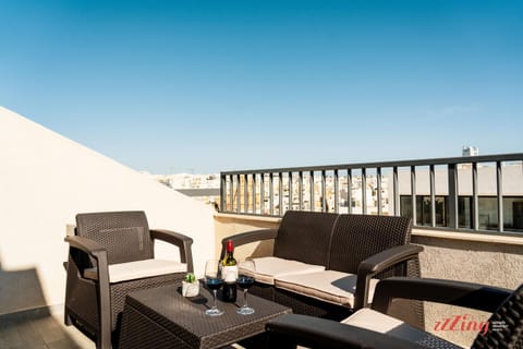 View (from property/room), Balcony/Terrace, Seating area