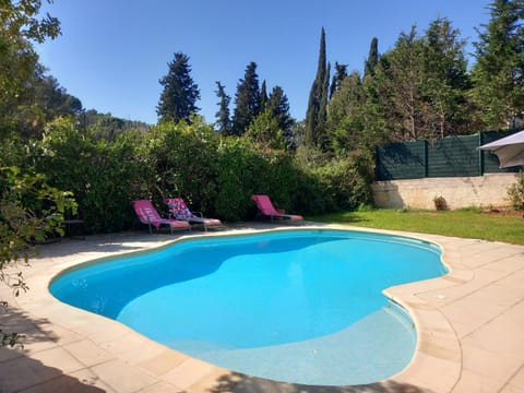 VALBONNE Villa récente avec piscine House in Valbonne