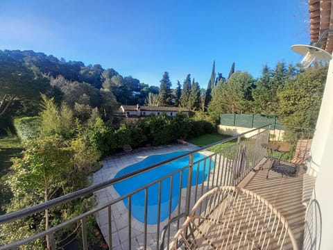 VALBONNE Villa récente avec piscine House in Valbonne