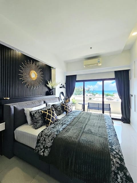 Bed, Bedroom, Sea view