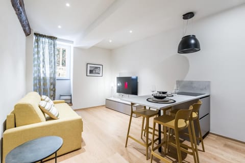 History and Design Apartment Facing the Old Port Apartment in Genoa