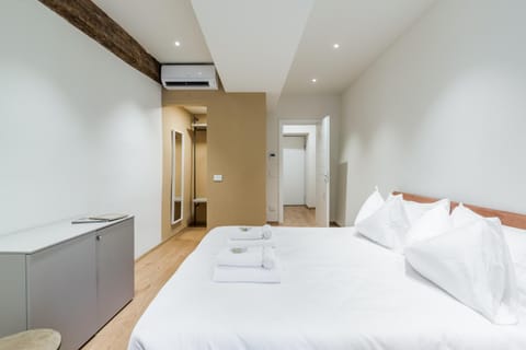 History and Design Apartment Facing the Old Port Apartment in Genoa