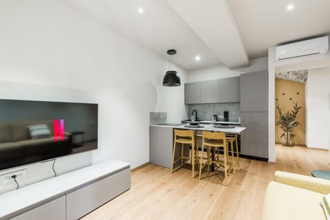 History and Design Apartment Facing the Old Port Apartment in Genoa