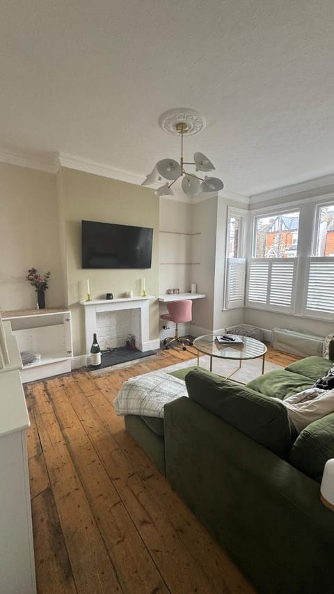 Communal lounge/ TV room, TV and multimedia, Living room, Evening entertainment