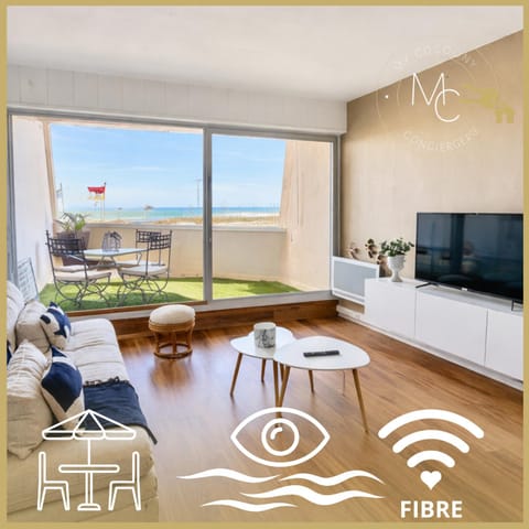 Living room, Sea view