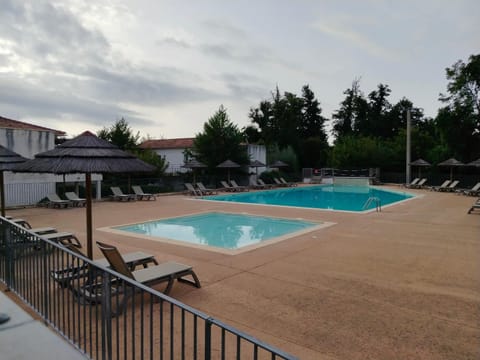 Swimming pool, sunbed