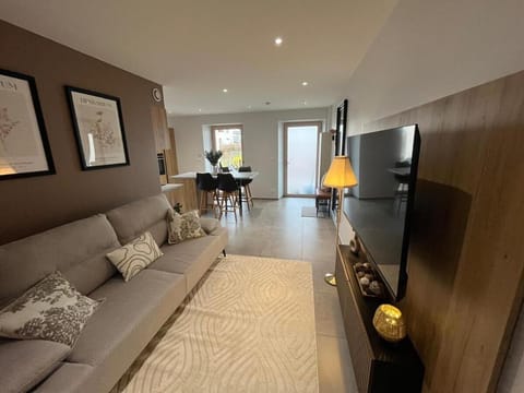 Communal lounge/ TV room